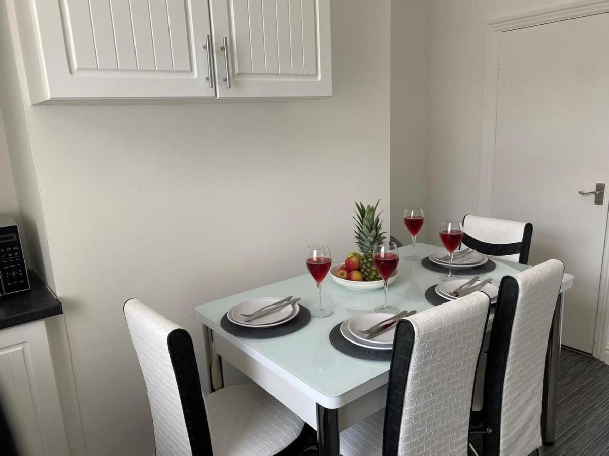 Cosy Cheerful 2 Bedrooms Near Piccadilly, Etihad Stadium Sleeps Up To 5 Manchester Exterior foto